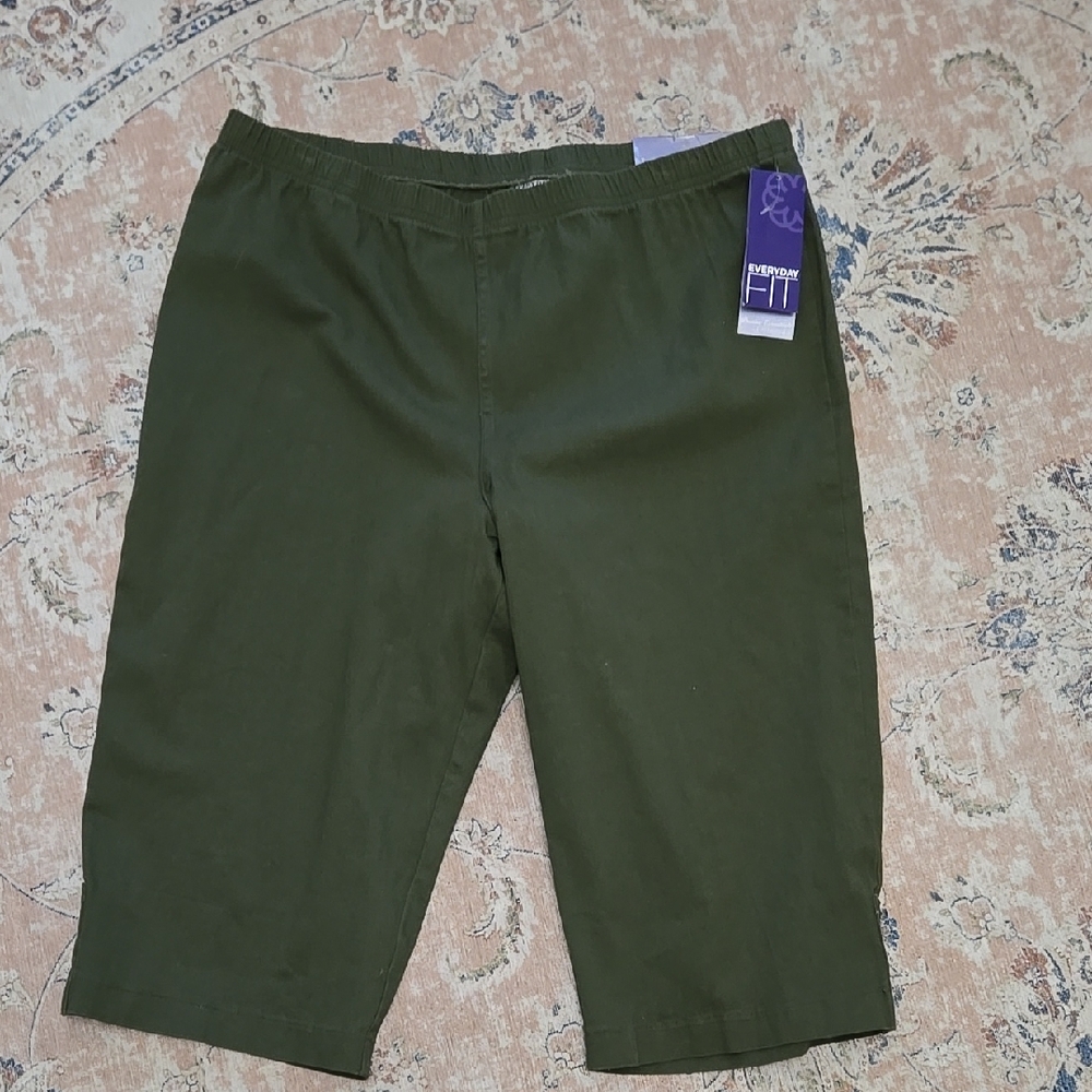 Catherines Olive Pull-On Capri Pants